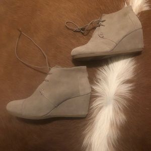 Tom’s suede bootie